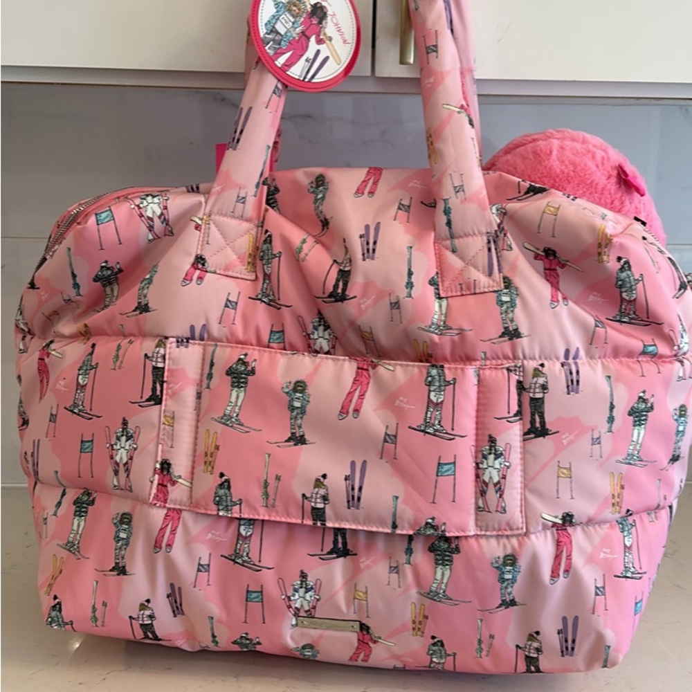 TOTE!SKI BETSEY JOHNSON  print PINK 
Amazing carry on for a ski vacation shabby